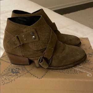 Free people tortuga ankle bootie sz 38